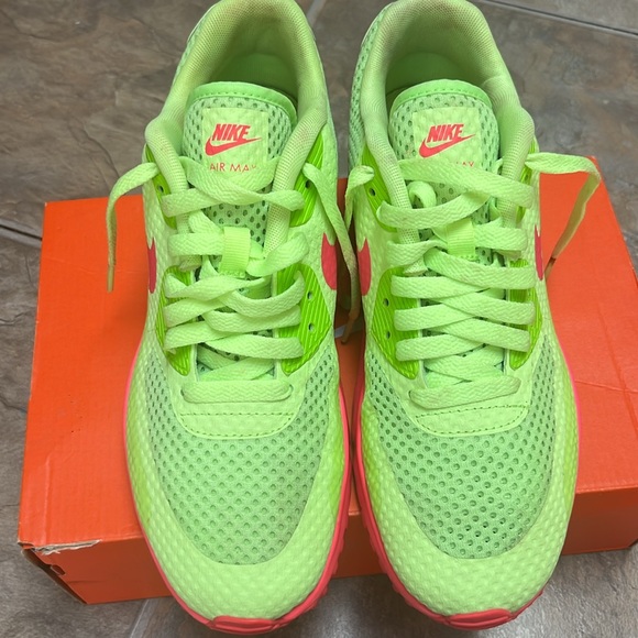 Nike Air Max sneakers size 7Y/8.5 women’s - Picture 6 of 7